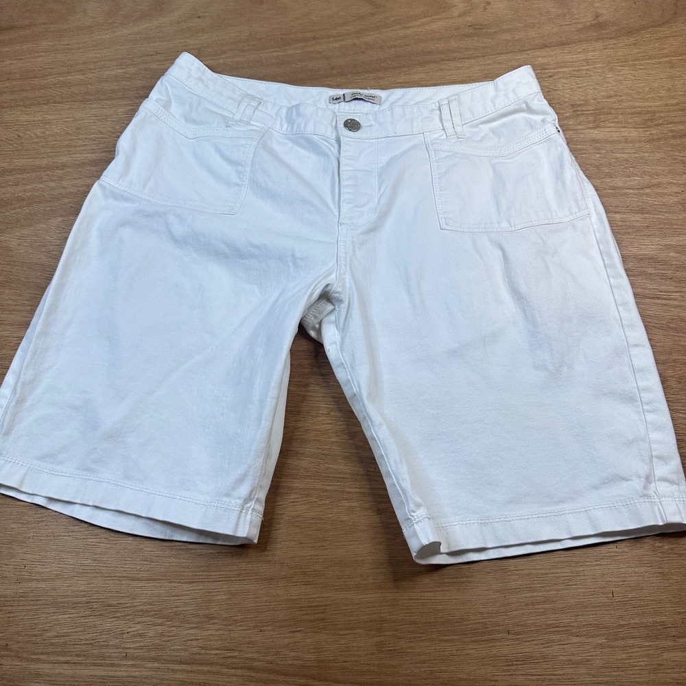 Lee Slender Secret White Bermuda Shorts Women's 12 Medium Stretch Casual - Picture 1 of 10